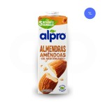 Pflanzlicher Mandeldrink mit mediterranen Mandeln Pflanzlicher Mandeldrink mit mediterranen Mandeln
